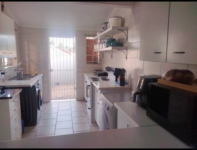 2 BEDROOM TOWNHOUSE FOR SALE IN SUNDOWNER